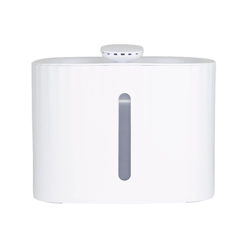 Fontana d'acqua silenziosa visibile di notte